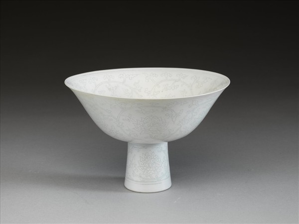 白瓷暗花高足碗