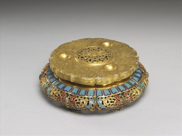 掐絲琺瑯番蓮紋座