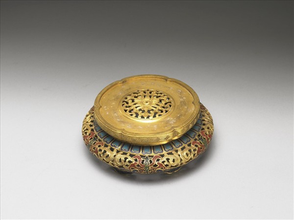 掐絲琺瑯番蓮紋座