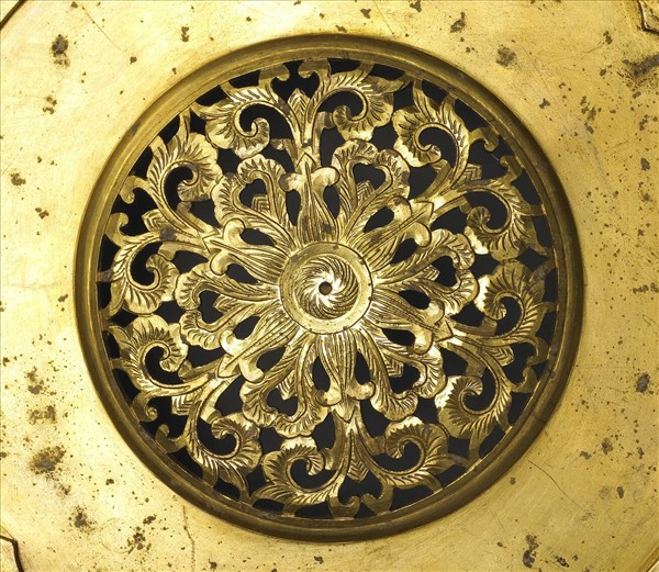 掐絲琺瑯番蓮紋座