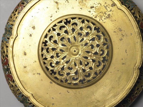 掐絲琺瑯番蓮紋座