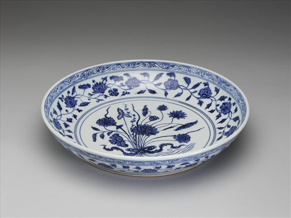 青花纏枝花卉紋盤
