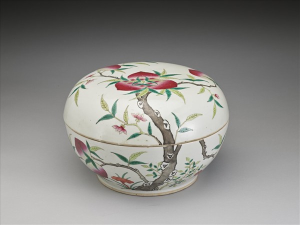 粉彩桃紋圓盒