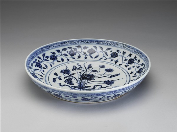 青花纏枝花卉紋盤