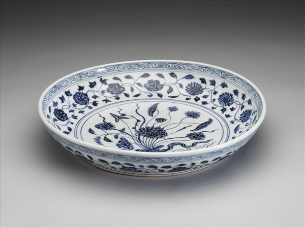 青花纏枝花卉紋盤
