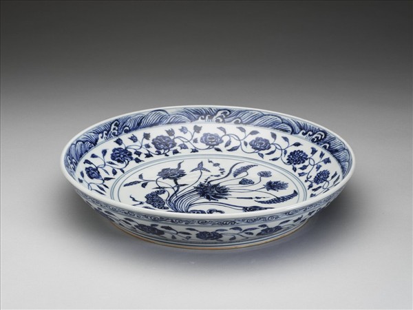 青花纏枝花卉紋盤