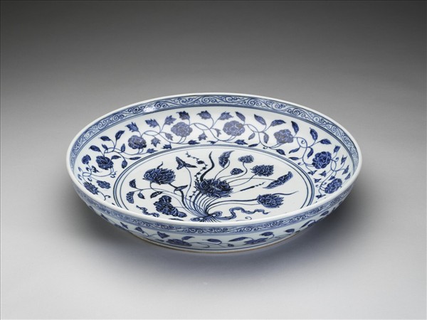 青花纏枝花卉紋盤