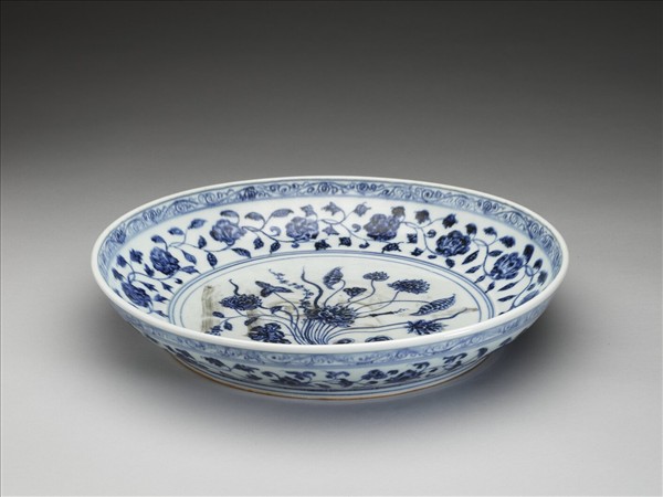 青花纏枝花卉紋盤