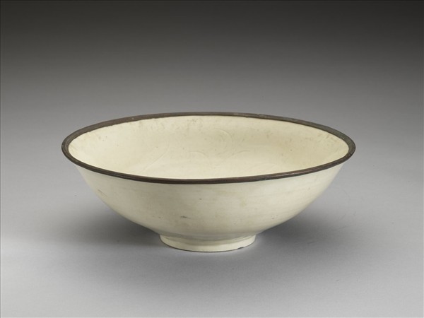 定窯 白瓷劃花蓮花紋碗