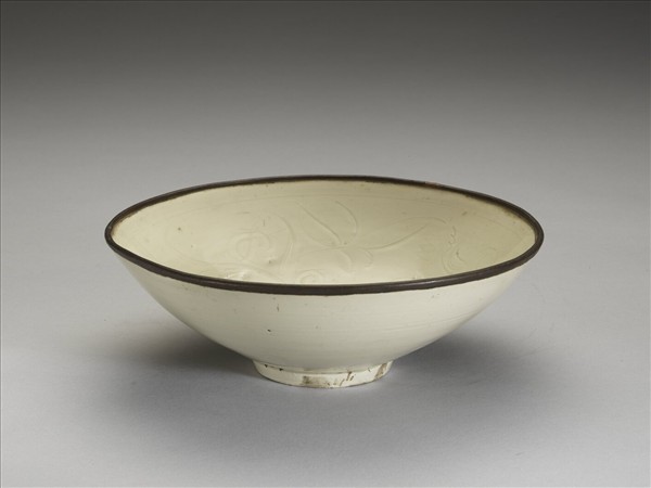 定窯 白瓷劃花蓮花紋碗