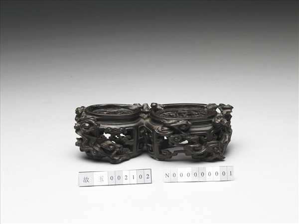 鏤空雲龍紋木座