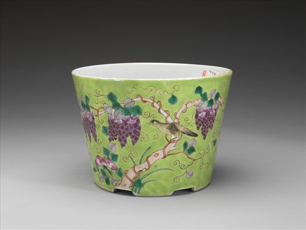 粉彩綠地紫藤花鳥紋花盆