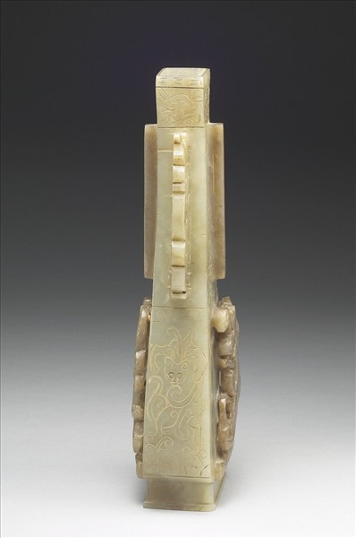 螭虎啣芝紋玉瓶