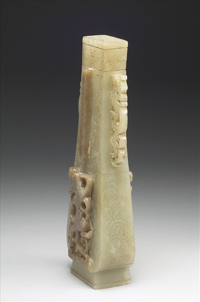 螭虎啣芝紋玉瓶