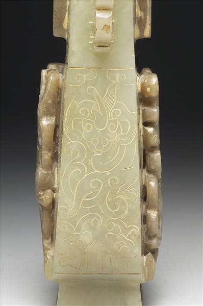 螭虎啣芝紋玉瓶