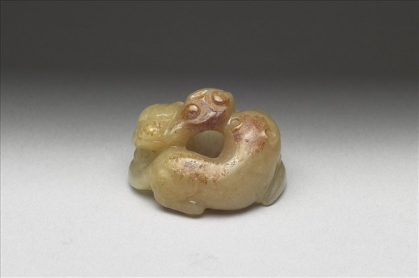 玉動物形飾