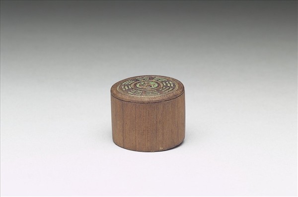 八卦紋帶蓋木膽