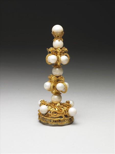 金鑲東珠朝冠頂