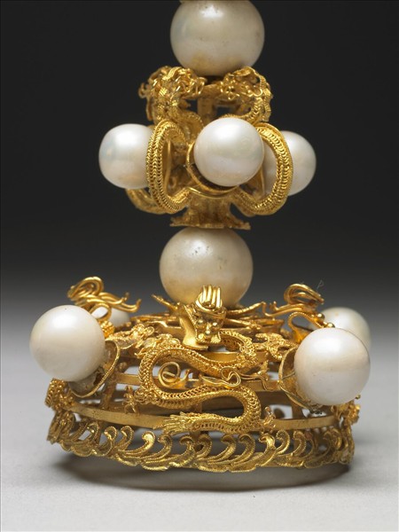 金鑲東珠朝冠頂