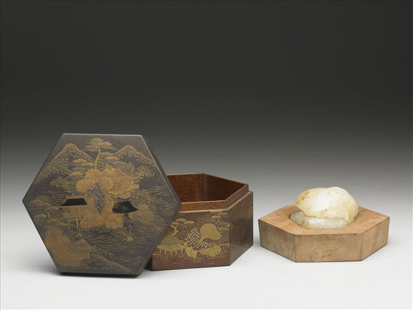 山水六角形蒔繪盒