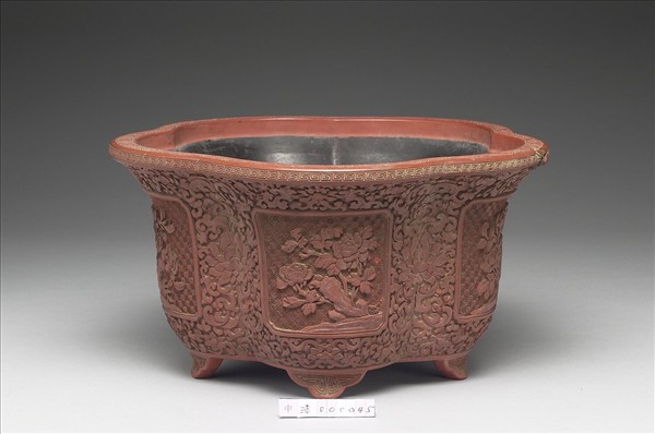 剔紅花卉五瓣式花盆