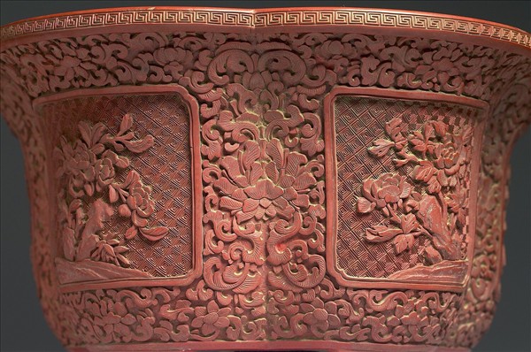 剔紅花卉五瓣式花盆