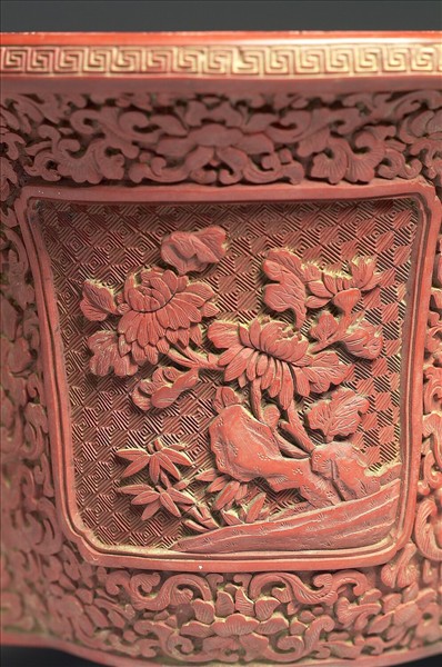 剔紅花卉五瓣式花盆