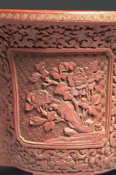 剔紅花卉五瓣式花盆