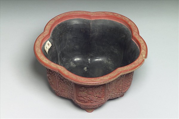 剔紅花卉五瓣式花盆