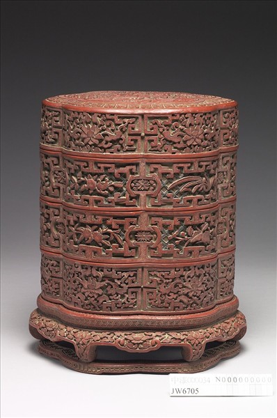 剔彩六瓣三層套盒