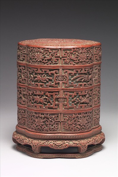 剔彩六瓣三層套盒