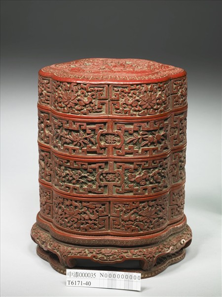 剔彩六瓣三層套盒