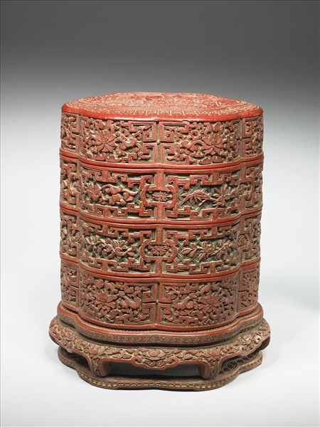 剔彩六瓣三層套盒