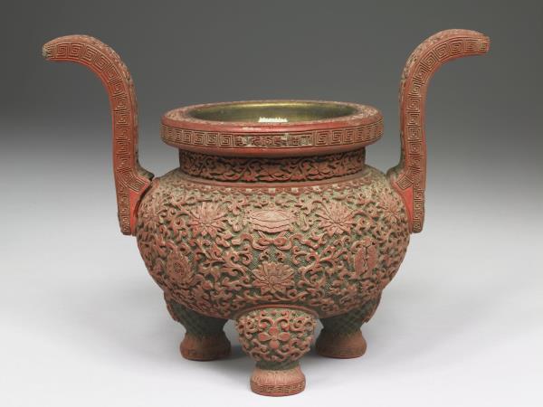 剔紅八寶番蓮紋爐