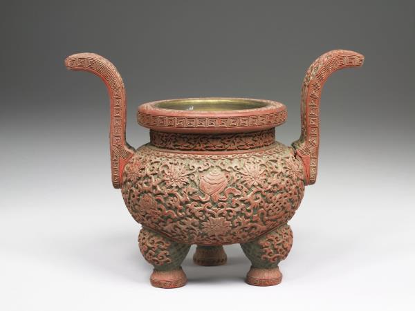 剔紅八寶番蓮紋爐