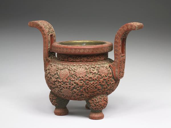 剔紅八寶番蓮紋爐