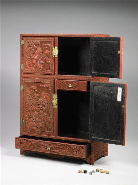 剔紅山水人物圖小櫃