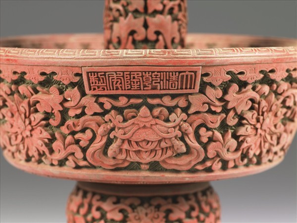 剔紅八寶番蓮紋燭台（五供）