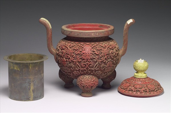 剔紅八寶番蓮爐