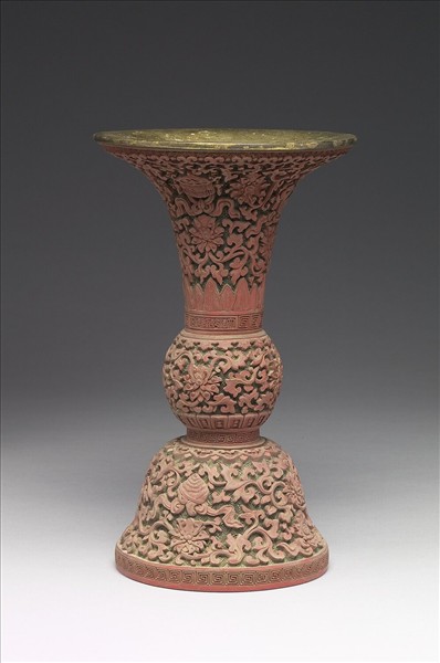 剔紅八寶番蓮紋瓶（五供）