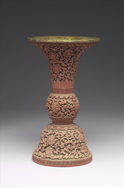 剔紅八寶番蓮紋瓶（五供）