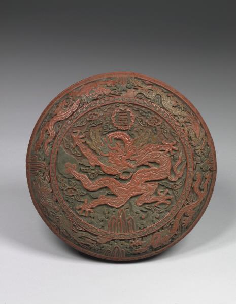 剔彩雲龍紋圓盒