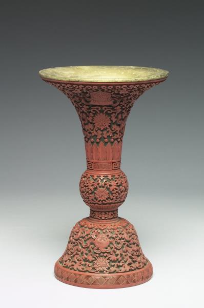 剔紅八寶番蓮紋觚
