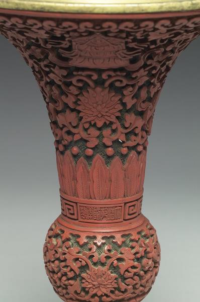 剔紅八寶番蓮紋觚