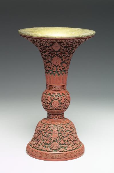 剔紅八寶番蓮紋觚