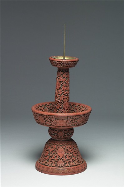 剔紅八寶番蓮紋燭台