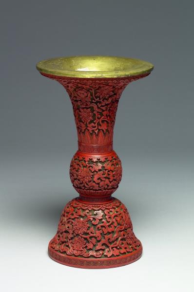 剔紅八寶番蓮紋觚
