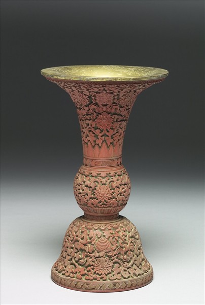 剔紅八寶番蓮紋瓶（五供）