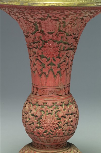 剔紅八寶番蓮紋瓶（五供）