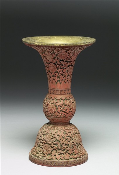 剔紅八寶番蓮紋瓶（五供）